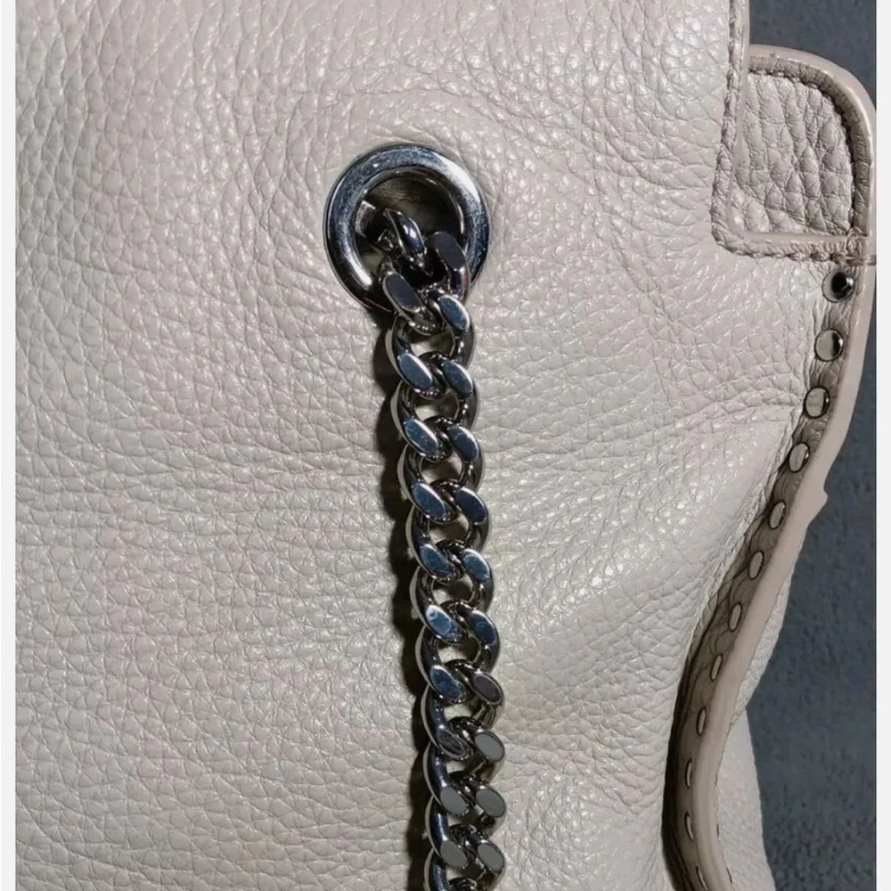 Michael Kors Cream Shoulder Bag with Chain Straps and Textured Leather - Picture 2 of 10